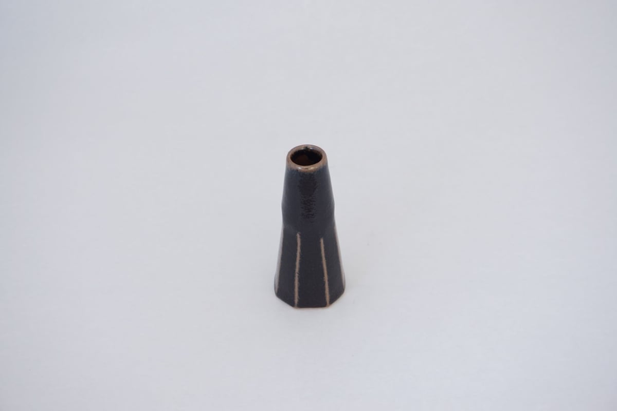 下面取筒花入（豆 高さ約11cm）黒 （08） | 出西窯 on-line STORE