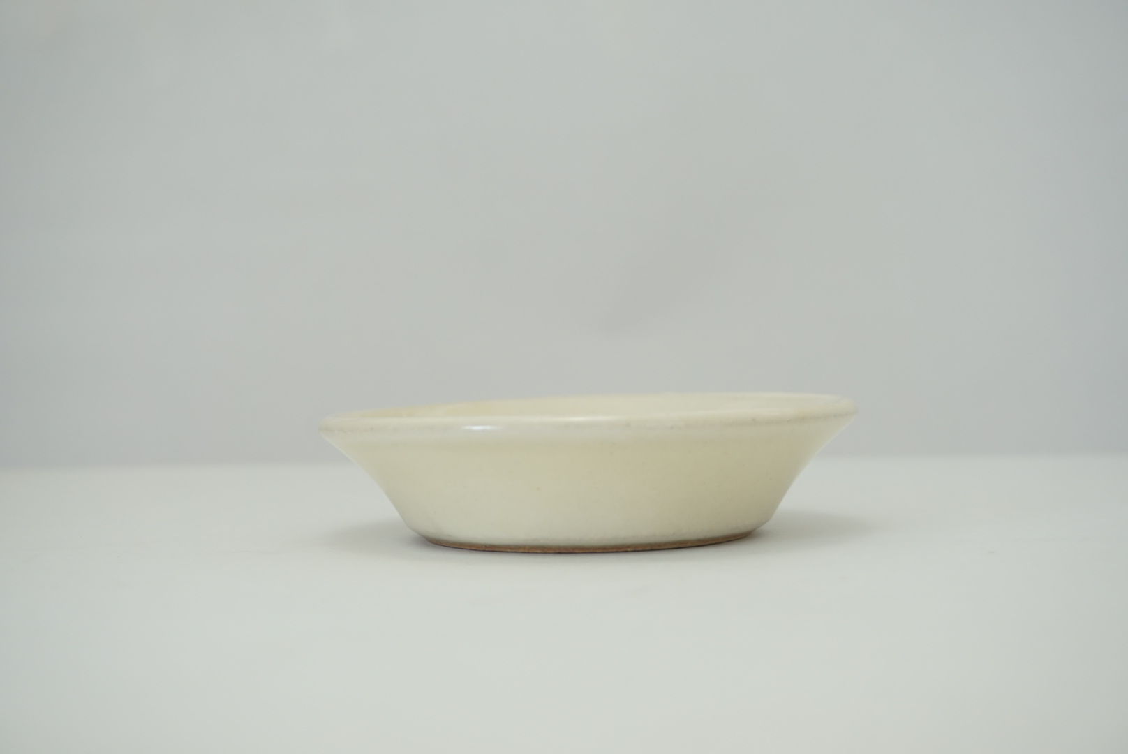 縁付平皿（3.5寸／約10.5㎝）白 （08） | 出西窯 on-line STORE