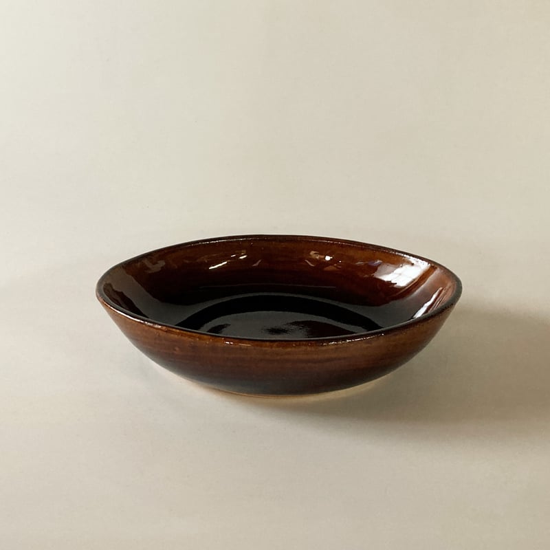 ロクロ楕円深皿（6寸／約21.5cm×16cm） 飴 （03） | 出西窯 on-line