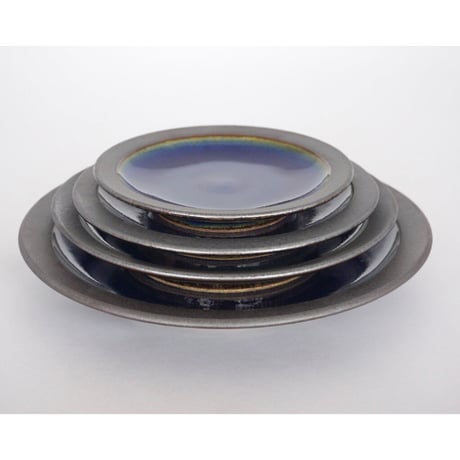 縁鉄砂呉須釉皿（3.5寸／約10.5㎝）呉須・縁鉄　（03）