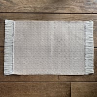 白地　花風通織　テーブルセンター(約30cm×40cm)　茶　（a'-3-2）