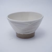 ご飯茶碗 （大　口径約12.5cm・高さ約7cm）白／ぼたん刷毛目　（09）