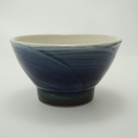 ご飯茶碗 （大　口径約12.5cm・高さ約7cm）呉須／ぼたん刷毛目　（09）