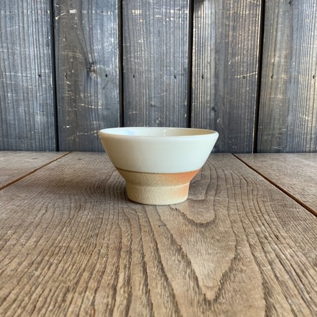 ご飯茶碗（豆　口径約10.6cm・高さ約6cm）白・下焼き締め　（09）