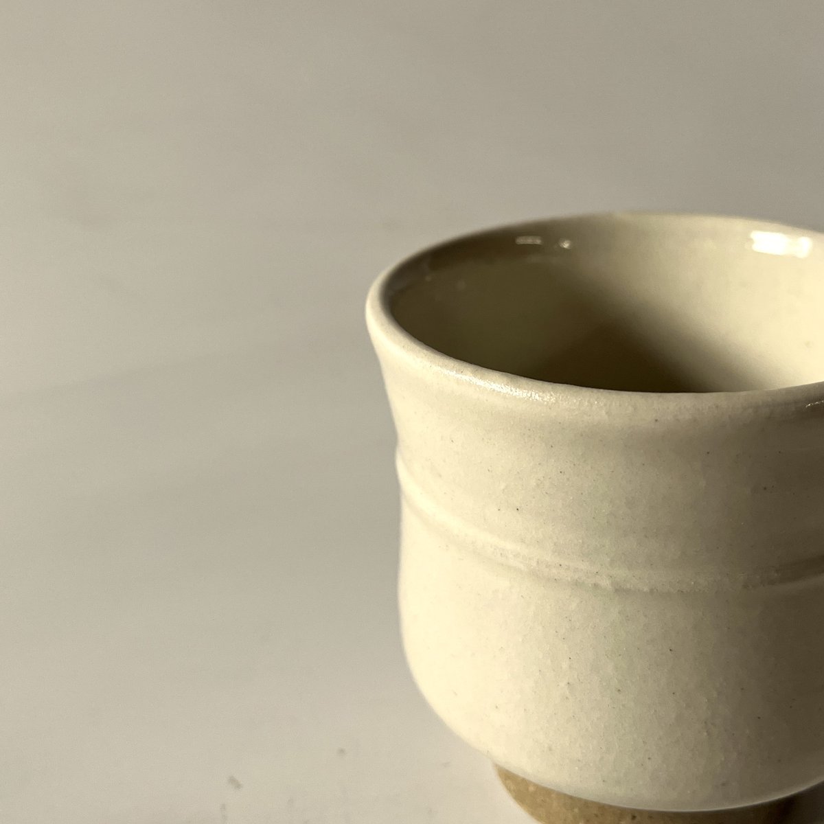 湯呑（小） 白／胴紐 （01） | 出西窯 on-line STORE