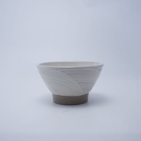 ご飯茶碗 （大　口径約12.5cm・高さ約7cm）白／ぼたん刷毛目　（09）