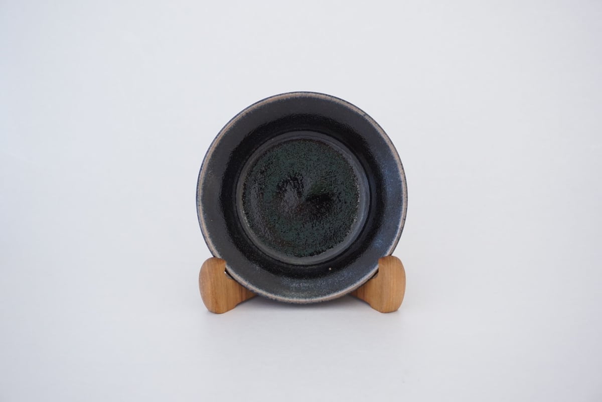 縁付平皿（5寸／約15㎝）黒 （08） | 出西窯 on-line STORE