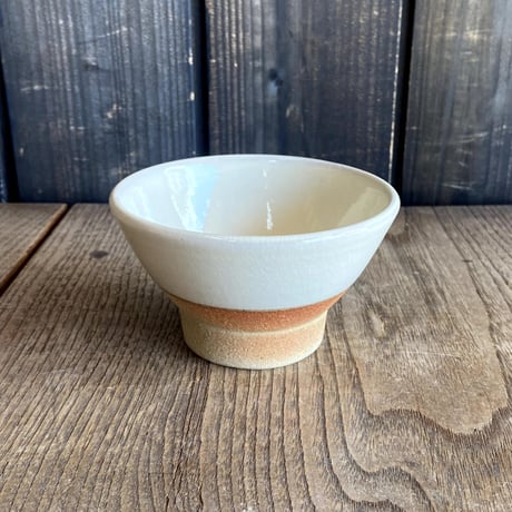 ご飯茶碗（大　口径約12.5cm・高さ約7.3cm）白・下焼き締め　（09）