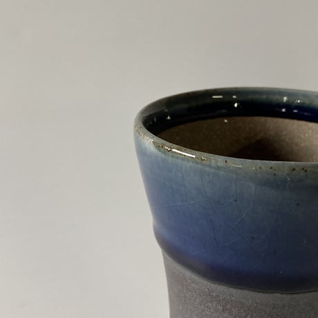 ビールカップ（口径約8㎝・高さ約12㎝）呉須・下鉄　（03）