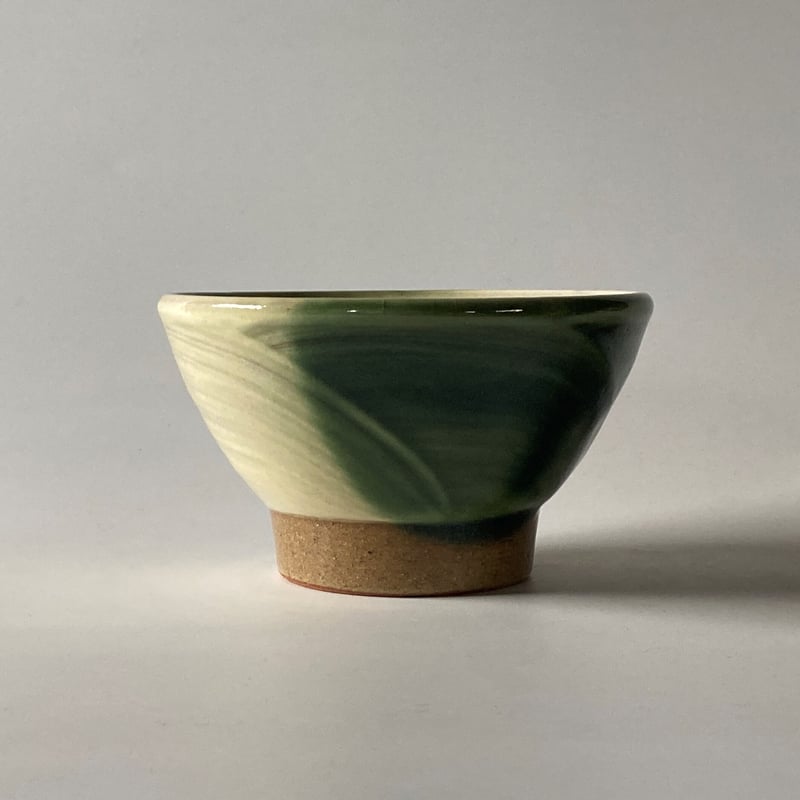 ご飯茶碗 （大 口径約12.5cm・高さ約7cm）緑掛け流し／牡丹刷毛