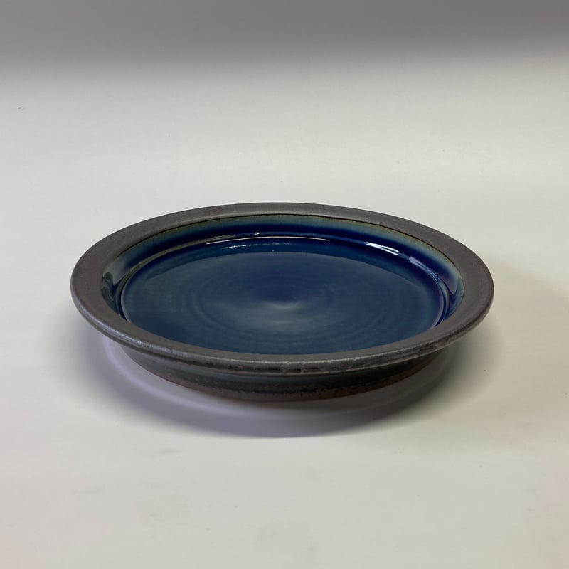 パン皿（7寸／約21cm）呉須 ・縁鉄 （07） | 出西窯 on-line STORE