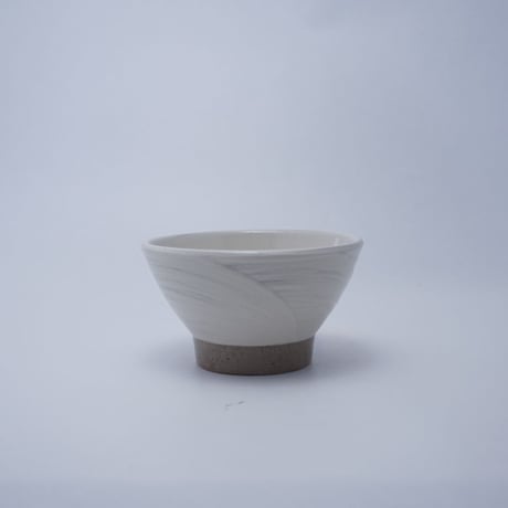 ご飯茶碗（小　口径約11.5cm・高さ約6.5cm）白／ぼたん刷毛目　（09）