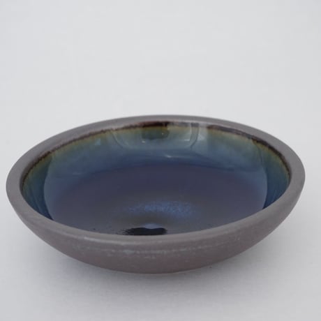 深皿（5寸／約15cm）呉須・外鉄　（05）