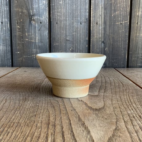 ご飯茶碗（大　口径約12.5cm・高さ約7.3cm）白・下焼き締め　（09）