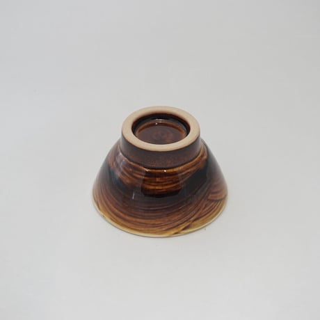 ご飯茶碗 （大　口径約12.5cm・高さ約7cm）飴／ぼたん刷毛目　（09）