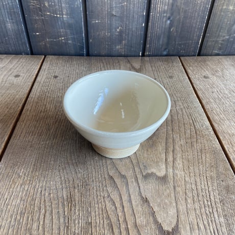 ご飯茶碗（豆　口径約10.6cm・高さ約6cm）白・下焼き締め　（09）