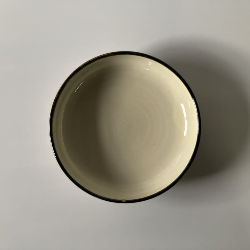 おでん皿(6寸/約18㎝)白縁鉄巻 (08) | 出西窯 on-line STORE おでん皿(6寸/約18㎝)白縁鉄巻 (08) | 出西窯 on-line STORE