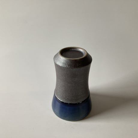 ビールカップ（口径約8㎝・高さ約12㎝）呉須・下鉄　（03）