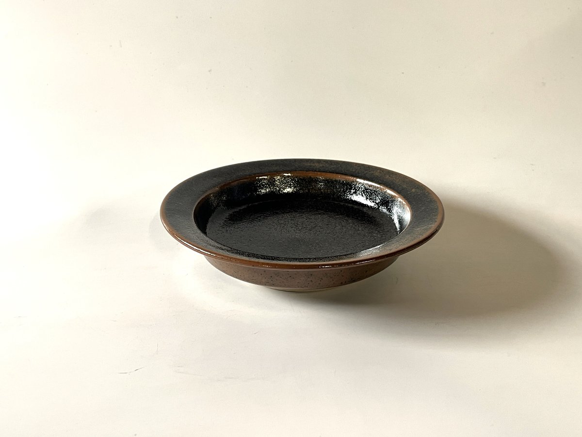 イタリー皿（7寸／約21㎝）黒 （02） | 出西窯 on-line STORE