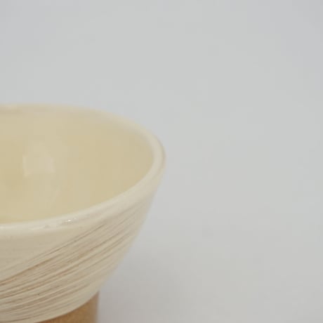 ご飯茶碗（豆　口径約10.6cm・高さ約6cm）白 ／ぼたん刷毛目　（09）