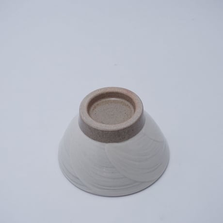ご飯茶碗（小　口径約11.5cm・高さ約6.5cm）白／ぼたん刷毛目　（09）
