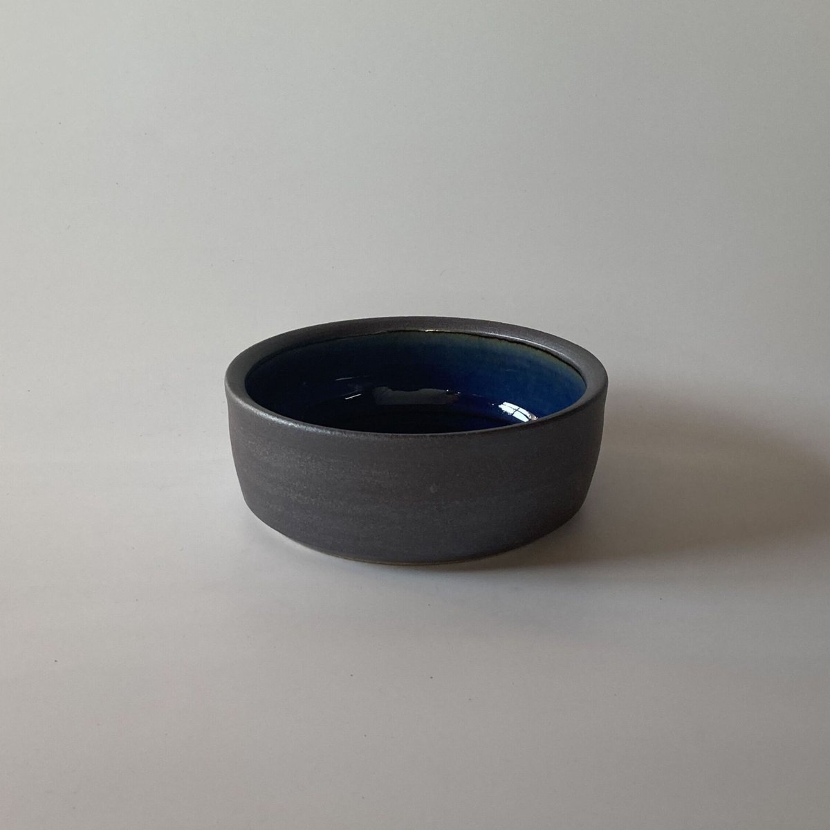 切立ドラ鉢（5寸／約15cm）呉須 ・外鉄 （07） | 出西窯 on-line STORE
