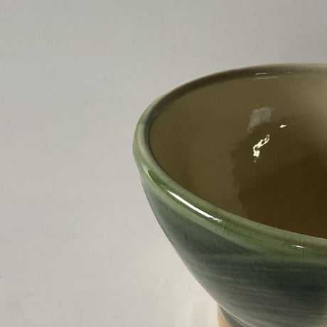 ご飯茶碗 （大　口径約12.5cm・高さ約7cm）緑掛け流し／ぼたん刷毛目　（09）