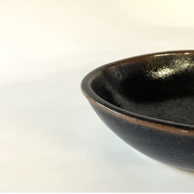 ロクロ楕円深皿（6寸／約21.5cm×16cm） 黒 （03） | 出西窯 on-line
