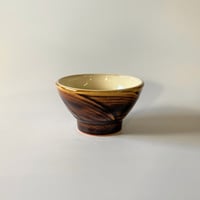 ご飯茶碗（豆　口径約10.6cm・高さ約6cm）飴 ／ぼたん刷毛目　（09）