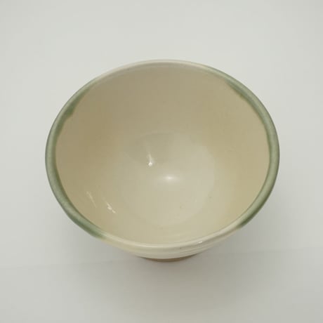 ご飯茶碗（小　口径約11.5cm・高さ約6.5cm）緑掛け流し／ぼたん刷毛目　（09）
