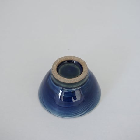 ご飯茶碗（豆　口径約10.6cm・高さ約6cm）呉須 ／ぼたん刷毛目　（09）