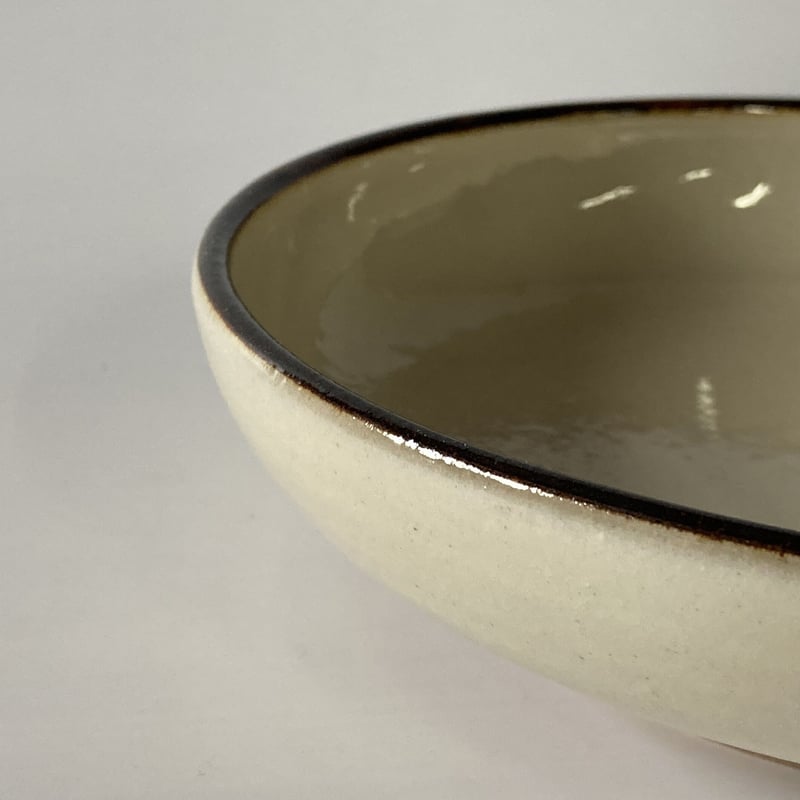 おでん皿（6寸／約18㎝）白縁鉄巻 （08） | 出西窯 on-line STORE