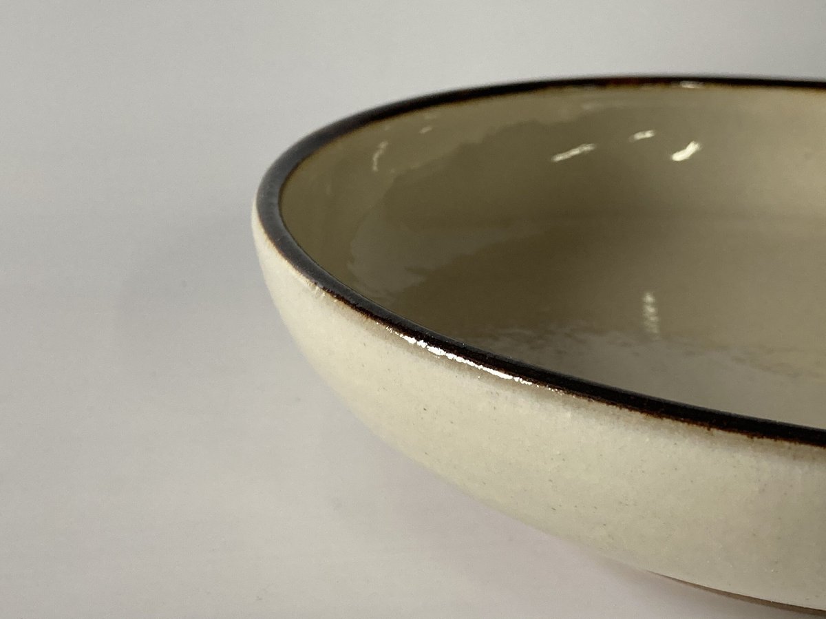 おでん皿（6寸／約18㎝）白縁鉄巻 （08） | 出西窯 on-line STORE