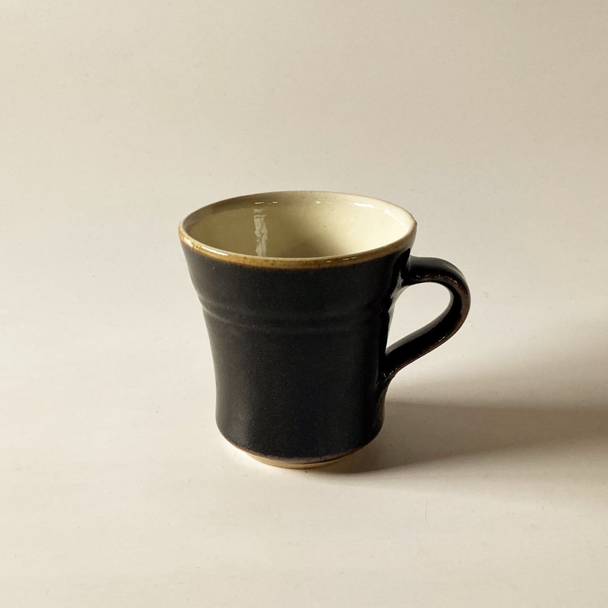 ☆グアテマラ＊モンティアル窯：取手付きのカップ AP011gy】Ancient Pottery Octagonal MUG gray | C