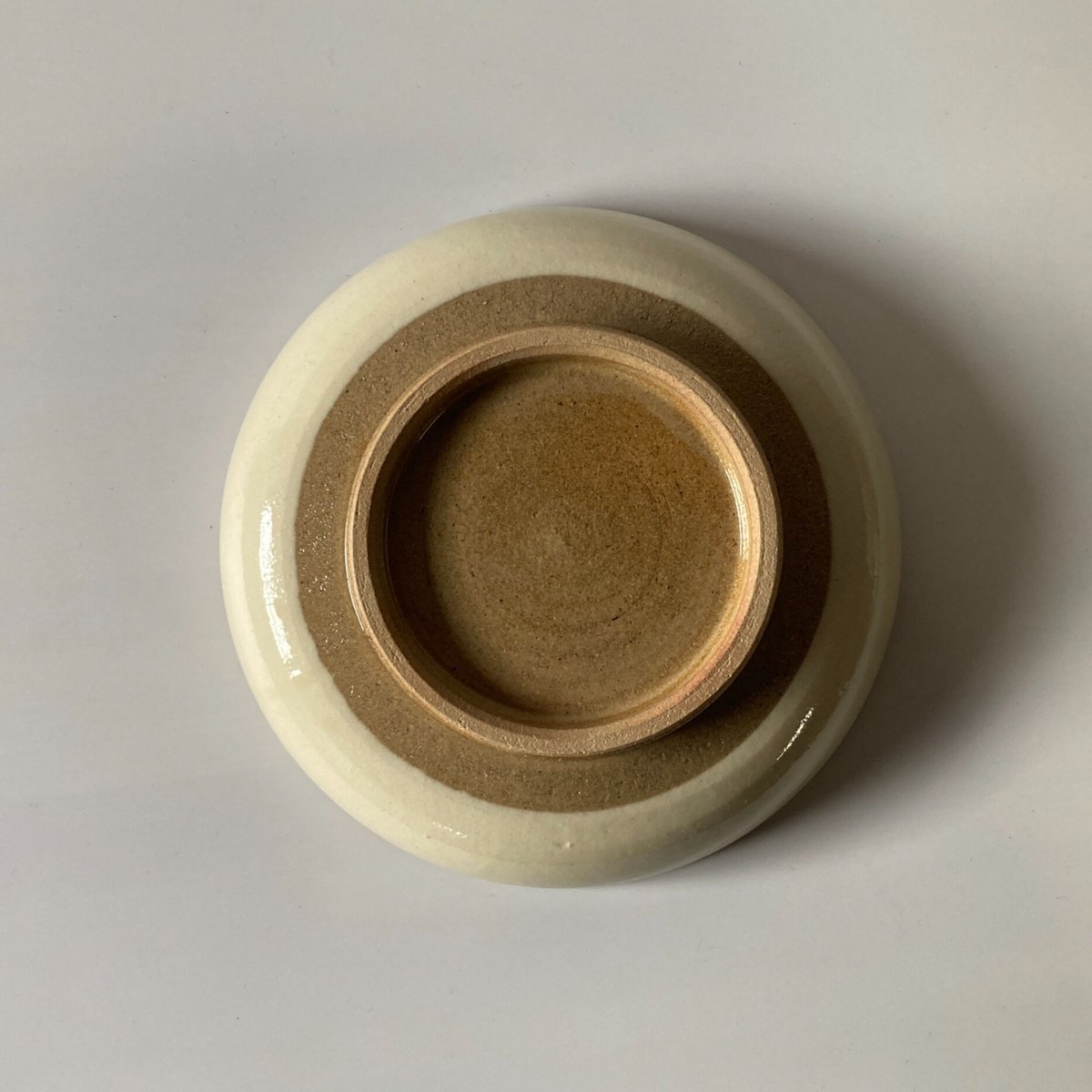 おでん皿（6寸／約18㎝）白縁鉄巻 （08） | 出西窯 on-line STORE