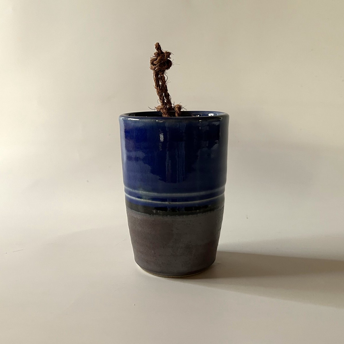 掛け花入れ 呉須・下鉄 （08） | 出西窯 on-line STORE