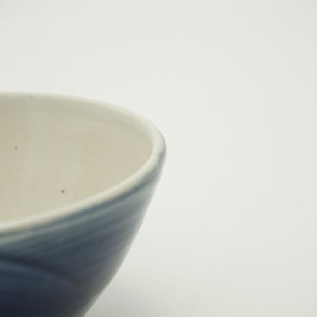 ご飯茶碗（小　口径約11.5cm・高さ約6.5cm）呉須／ぼたん刷毛目　（09）