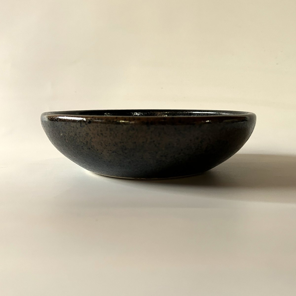 深皿（6寸／約18㎝）黒 （14） | 出西窯 on-line STORE