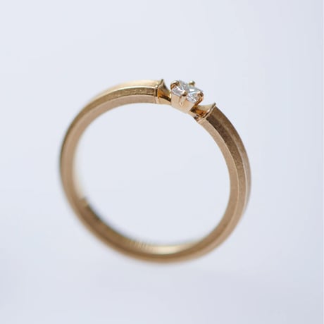tinge / Princess cut Diamond Ring