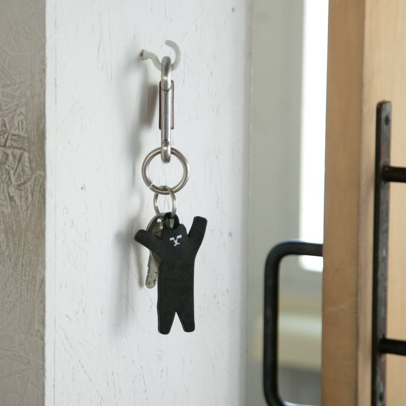 ドミニク レザーキーホルダー 黒ver. | & CAT | ONLINE STORE