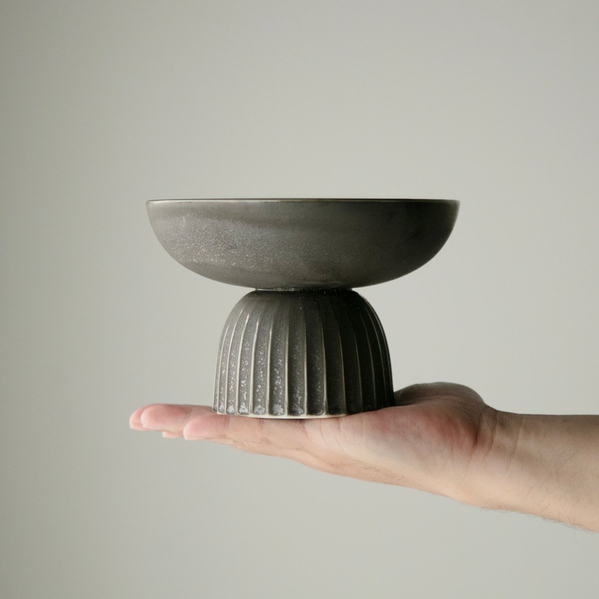 猫のブロンズ(お皿に亀裂あり） 猫のブロンズ(お皿に亀裂あり） - メルカリ