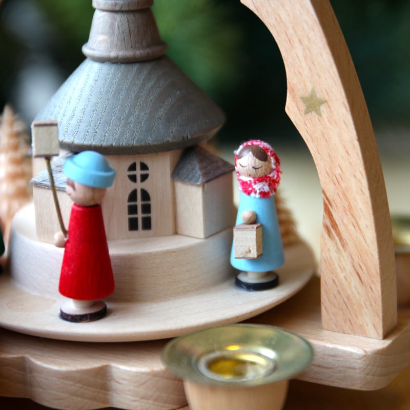 クリスマスピラミッド 東京に“2基の巨大クリスマスピラミッド”同時出現神宮外苑と芝