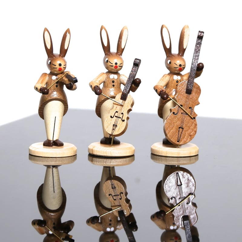 ウサギのオーケストラ 音楽を演奏するウサギの置物 アンティーク