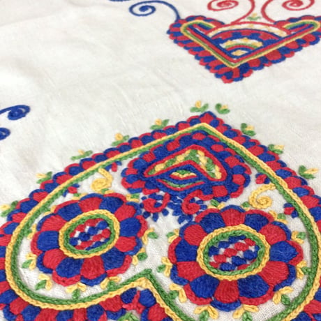 ブジャーク刺繍　テーブルクロス