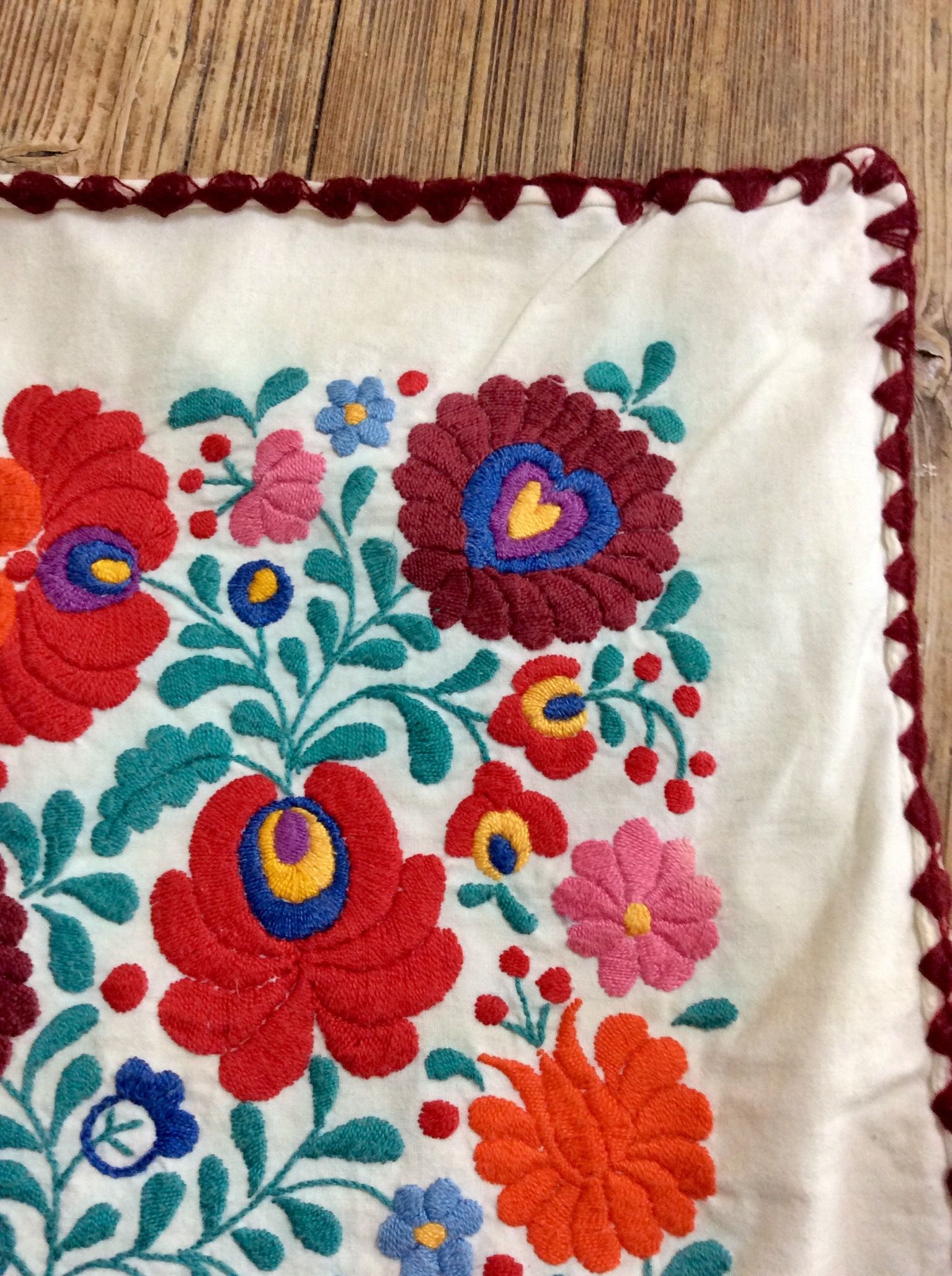 VINTAGEマチョー刺繍クッションカバー 赤いお花たち | sputnikplus onli