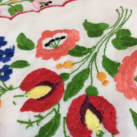 カロチャ刺繍 テーブルクロス
