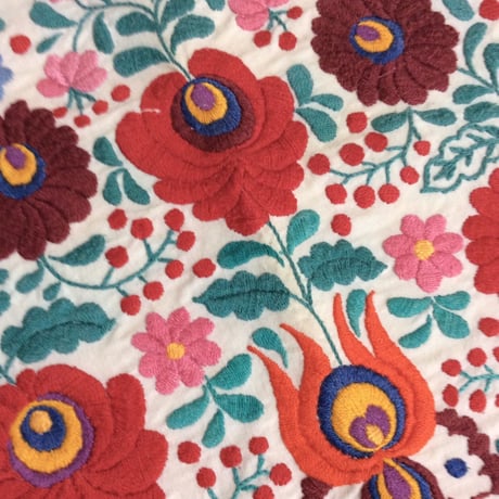 VINTAGEマチョー刺繍クッションカバー 赤いお花たち