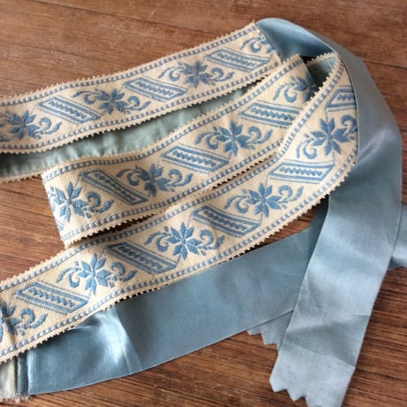 ウィーンの刺繍ベルト