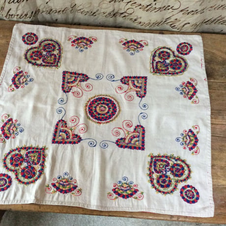 ブジャーク刺繍　テーブルクロス