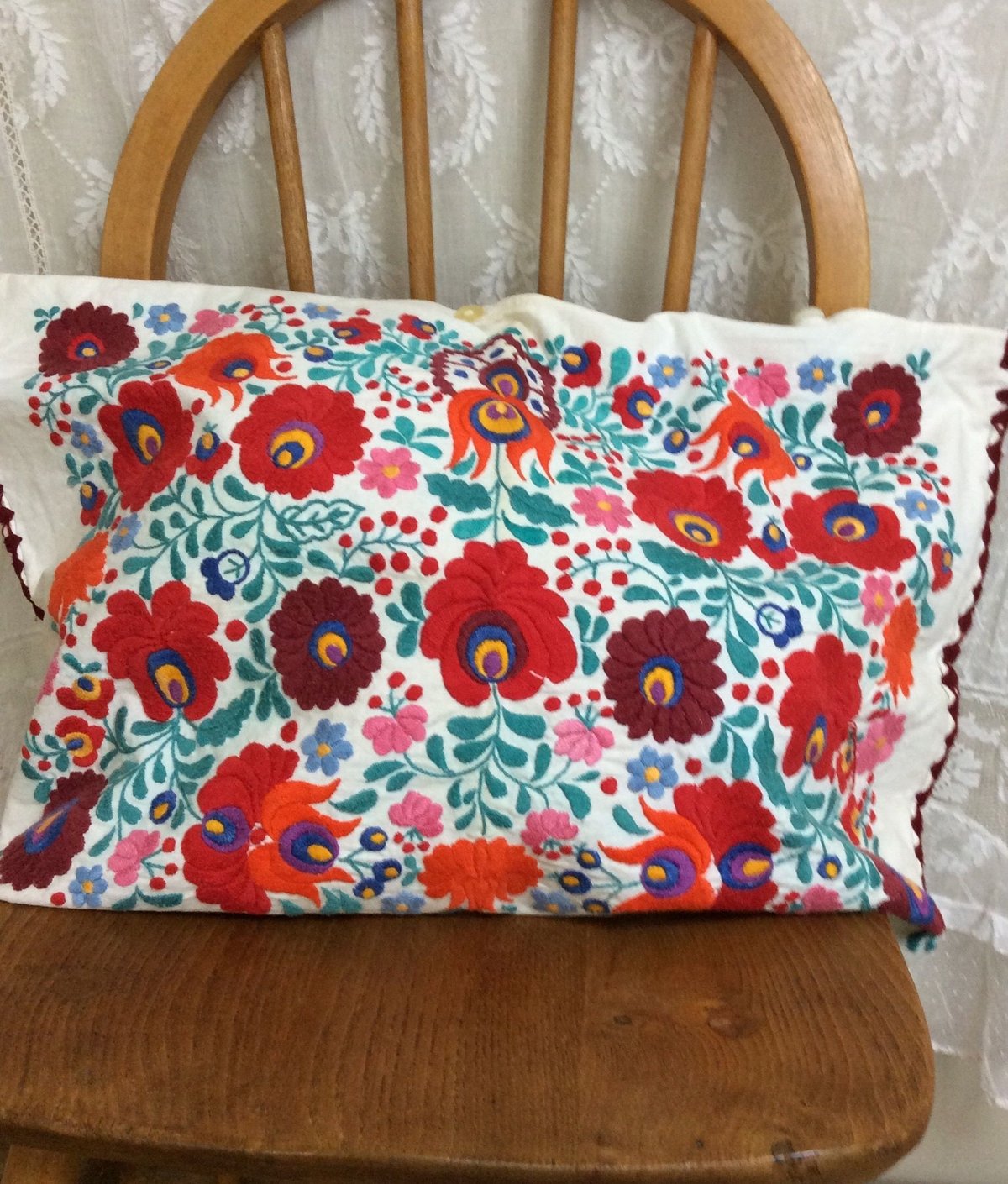 60s vintage 総刺繍　クッションカバー　お花刺繍　ヴィンテージ VINTAGEマチョー刺繍クッションカバー 赤いお花たち